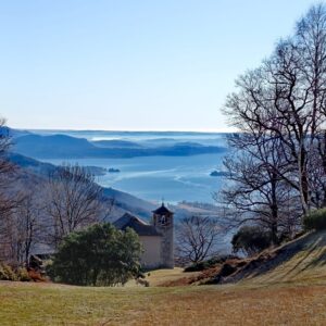 L’Eremo di Vercio, il suo giardino fiorito e il panorama sul Maggiore